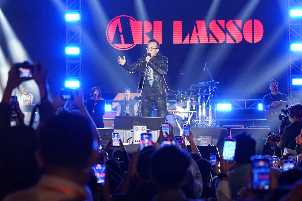 Nonton Konser Ari Lasso, Mbak Wali Ajak Warga Perkuat Kolaborasi Wujudkan Kota Kediri yang Mapan