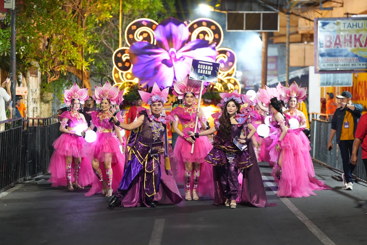 PT GUDANG GARAM Tbk TAMPILKAN “KERAJAAN BUNGA ANGGREK” PADA DHOHO NIGHT CARNIVAL 2026