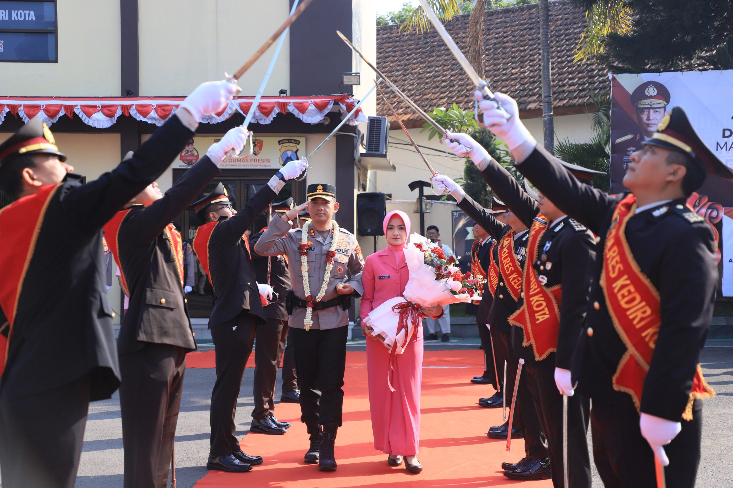 Prosesi Adat dan Tradisi Kepolisian Warnai Penyambutan AKBP Kresno Wisnu Putranto di Polres Kediri Kota