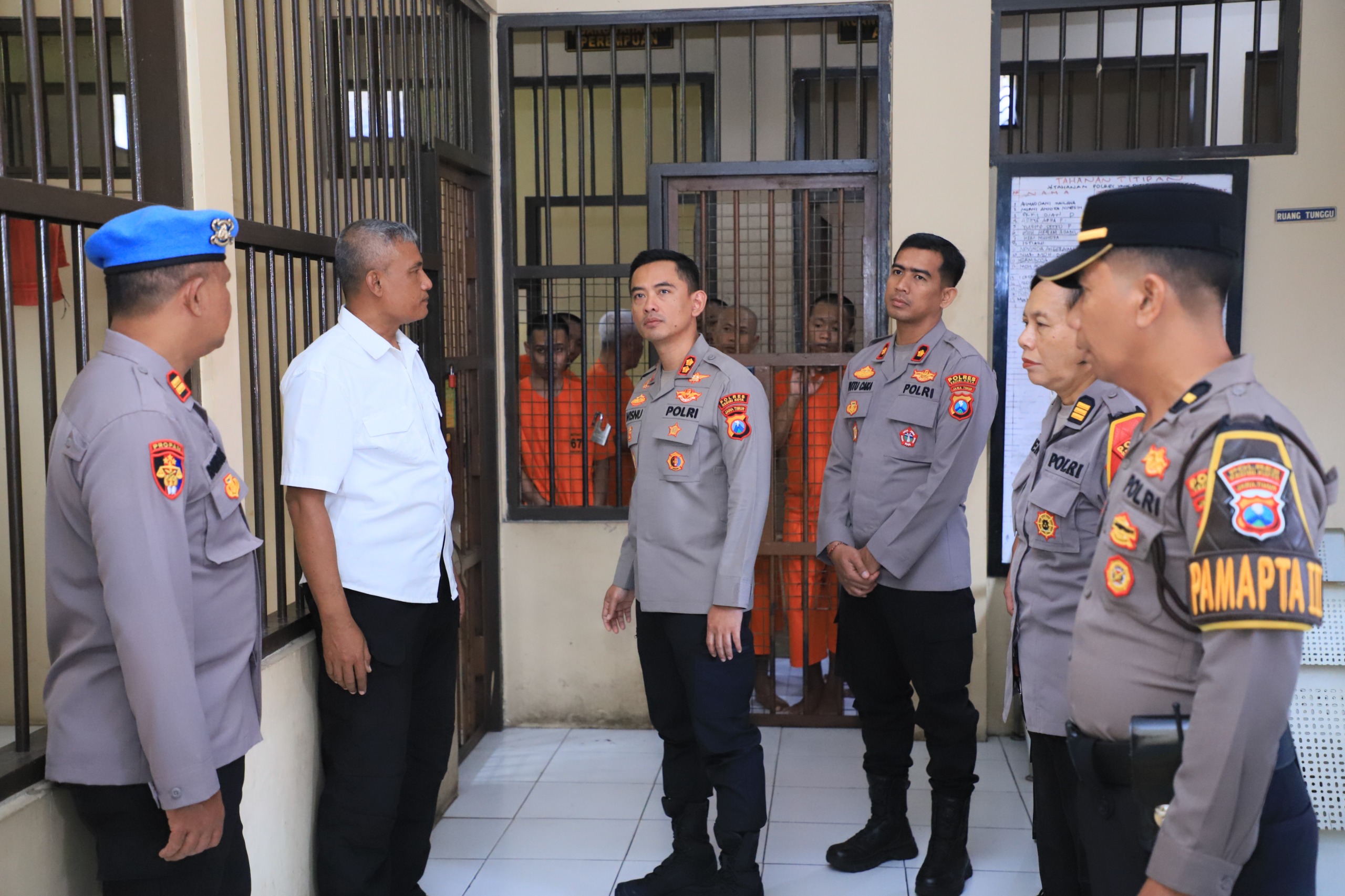 Kapolres Kediri Kota Cek Rutan, Beri Motivasi Tahanan dan Tekankan SOP Penjagaan