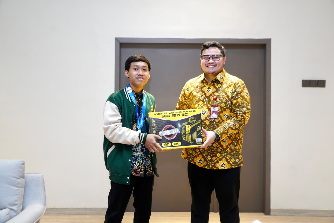 Bangga, Mas Dhito Beri Beasiswa Siswa Peraih Medali Emas LKS Nasional 2026