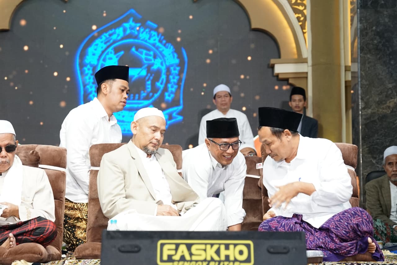 Haul ke-15 KH. Imam Yahya Mahrus, Gus Qowim Mohon Doa Masyayikh untuk Kesejahteraan Masyarakat Kota Kediri