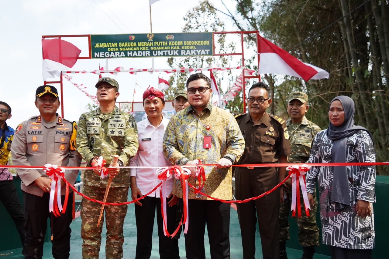 Mas Dhito Akomodir Usulan Jalan Usaha Tani di Peresmian Jembatan Garuda