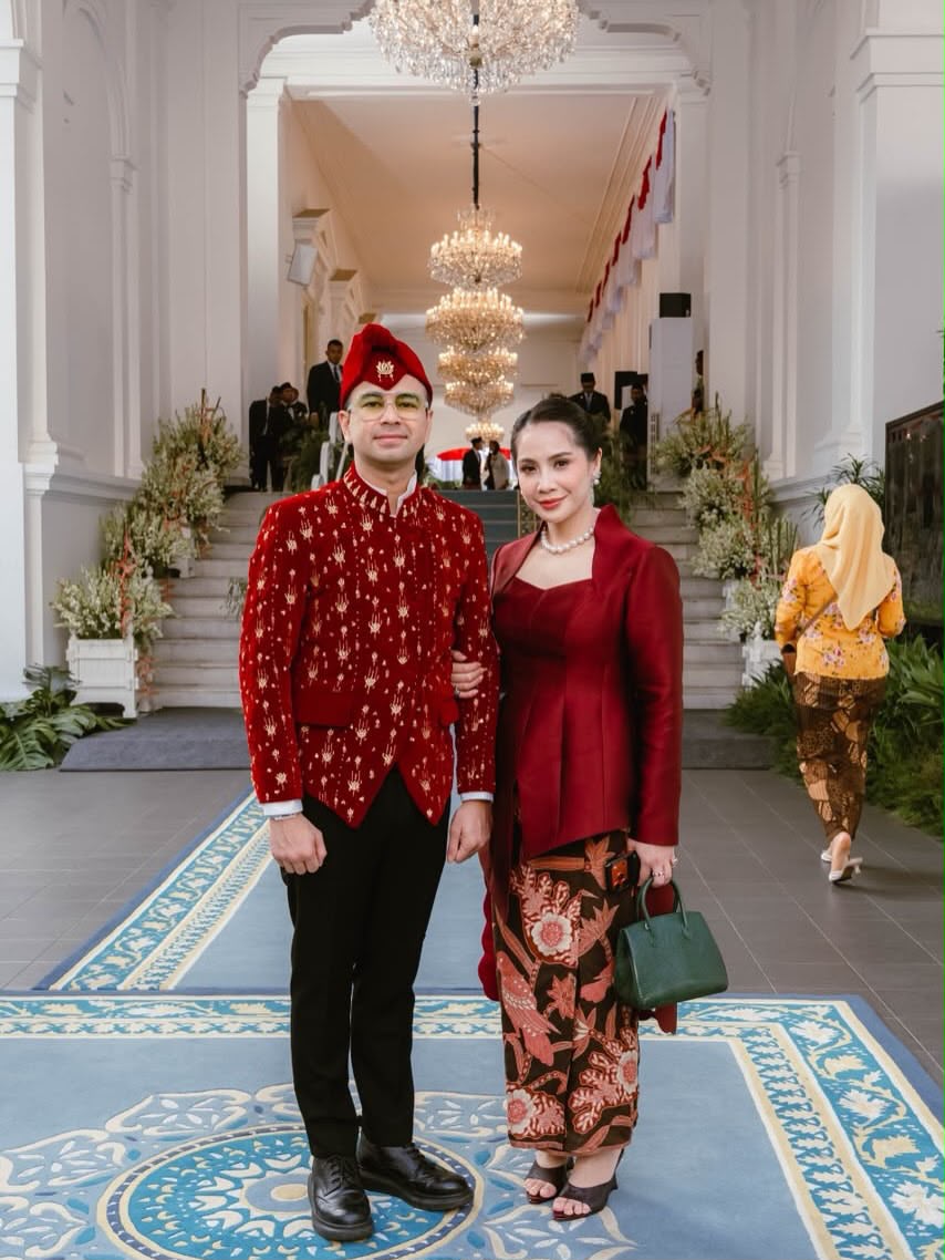 Curi Perhatian, Raffi Ahmad Kenakan Pakaian Khas Kabupaten Kediri di Upacara Kemerdekaan