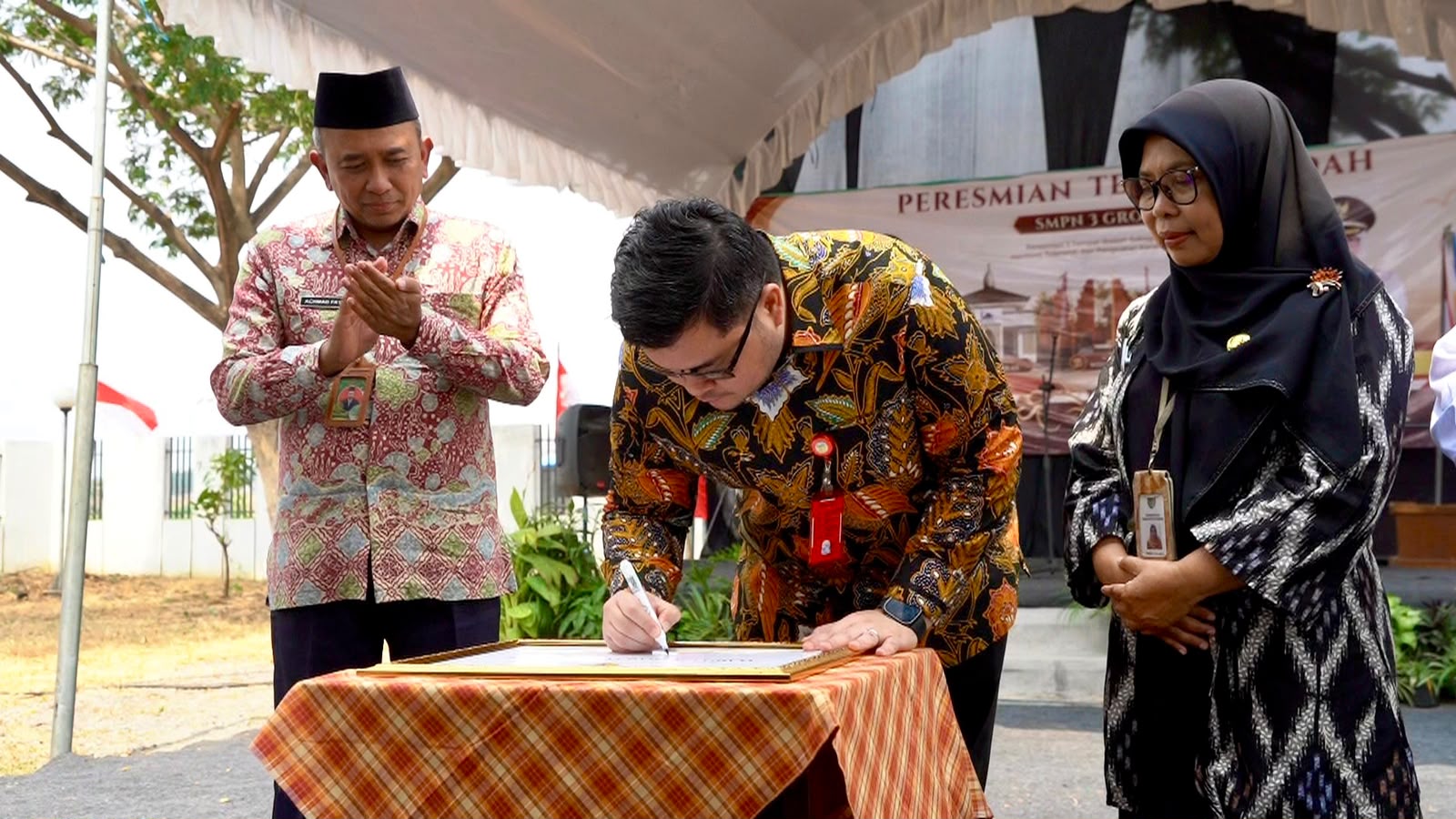 Jaga Toleransi Sejak Dini, Mas Dhito Resmikan 3 Tempat Ibadah di SMP Negeri 3 Grogol