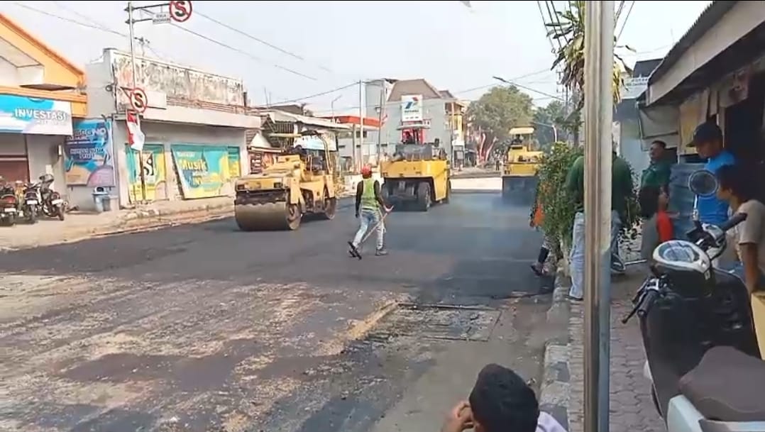 Warga Kediri Full Senyum! Jembatan Kaliombo akan Segera Dilintasi, Hamparan  Aspal Sudah Terbentang