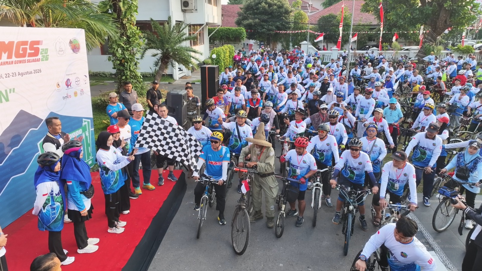 Mbak Wali Berangkatkan Funbike Jamnas 2 MGS di Kediri