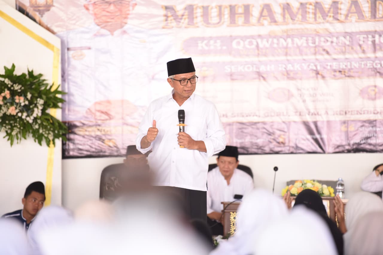 Gebyar Sholawat di Sekolah Rakyat Terintegrasi 2 Kota Kediri, Gus Qowim Ajak Siswa Jadikan Rasulullah SAW sebagai Teladan